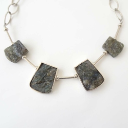ST1134 Labradorite & Silver necklace.