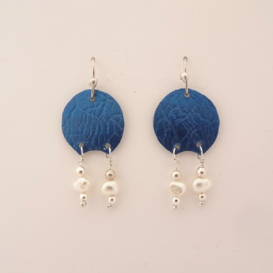 ST1250 Bright blue titanium & silver earrings with freshwater pearls