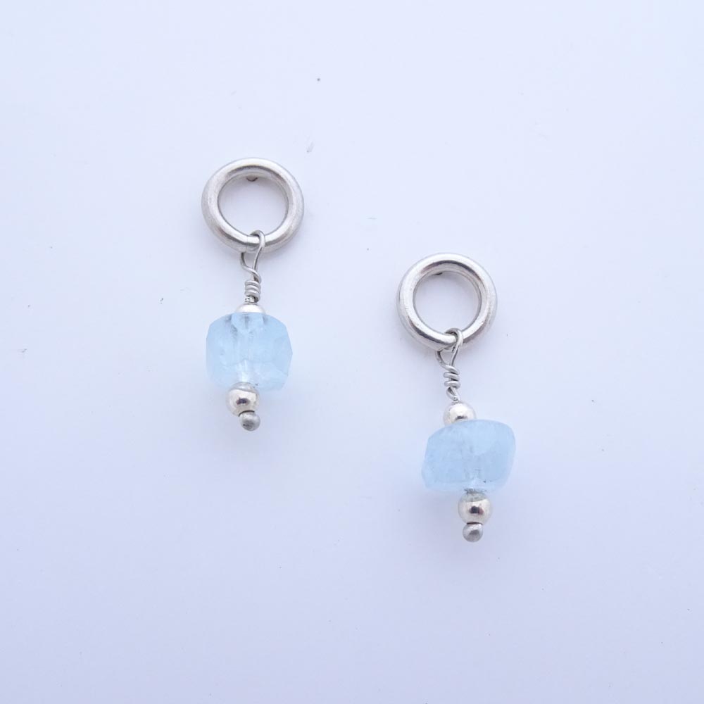 ST463 Silver & Aquamarine stud earrings