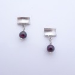 ST738 Silver & Garnet earrings