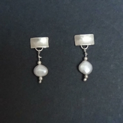ST738 Freshwater pearl earrings