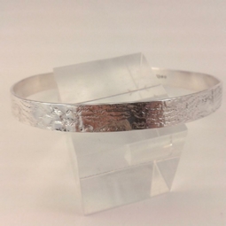 ST749a Silver textured bangle